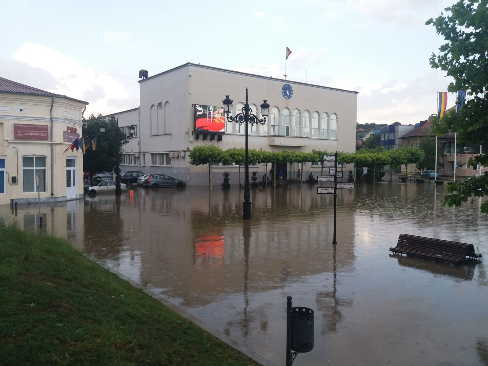 (Galerie foto) Centrul orașului Cernavodă a fost inundat