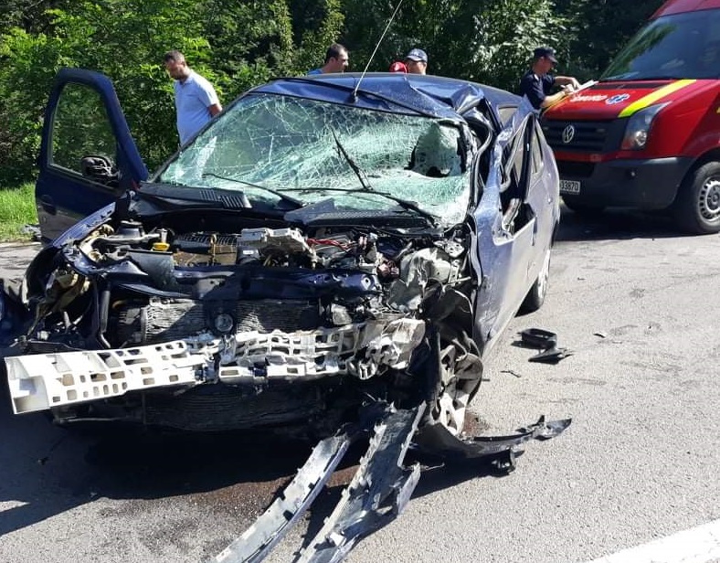 (Galerie foto/video) Accident grav în zona popasului de la Valu lui Traian cu o victimă încarcerată