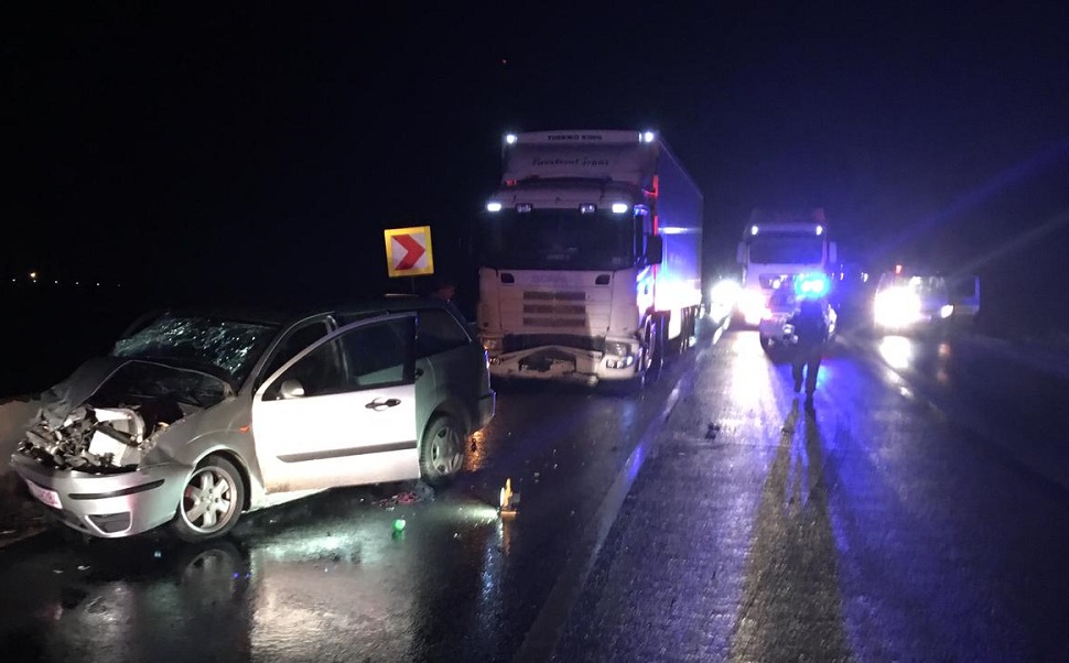 Culmea ghinionului pe DN 22C către Medgidia: Un șofer beat și fără permis a lovit un camion condus de un alt șofer băut