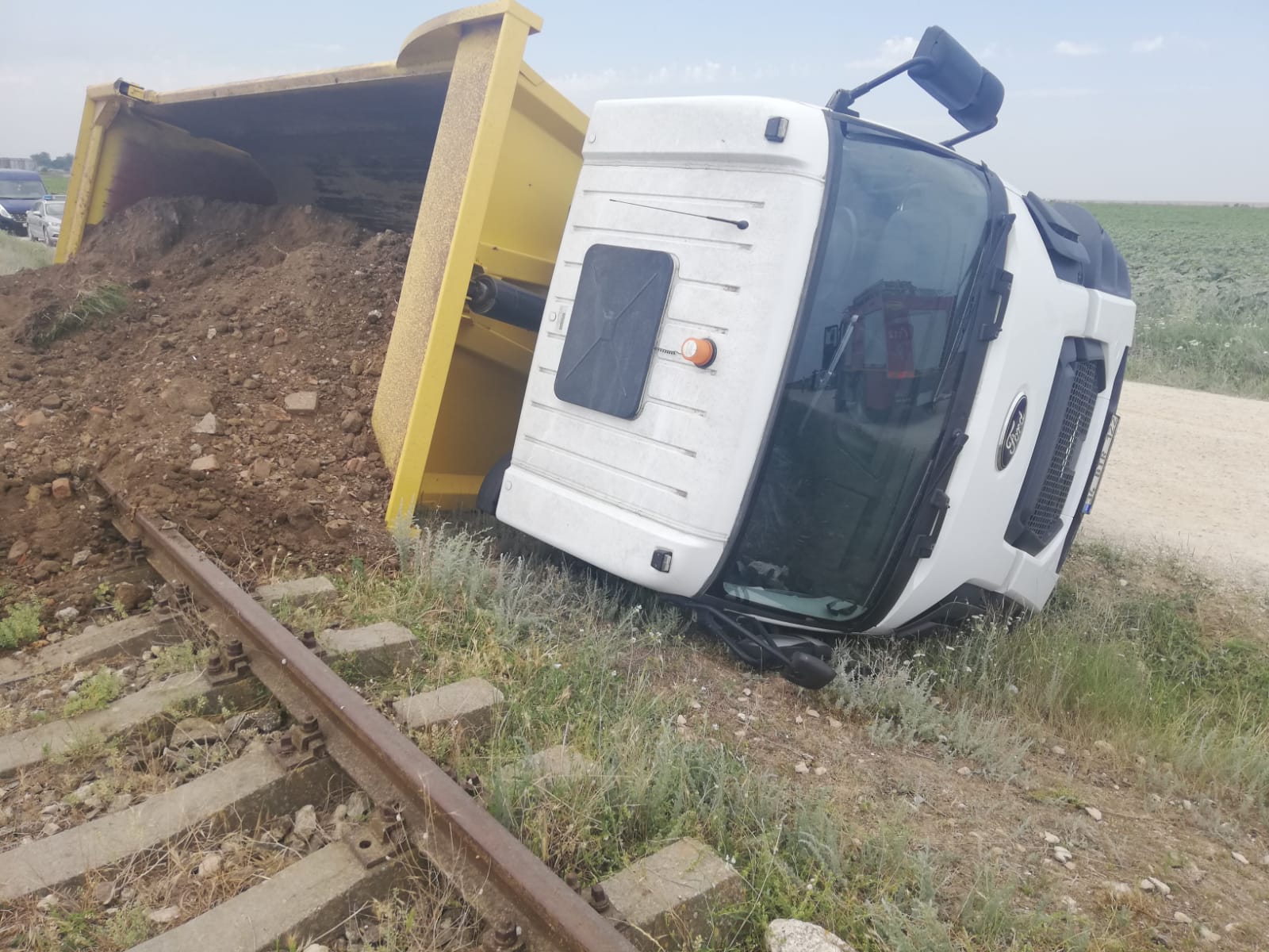 (Foto) Camion răsturnat în baza Militară din Mihail Kogălniceanu. Cum s-a întâmplat incidentul