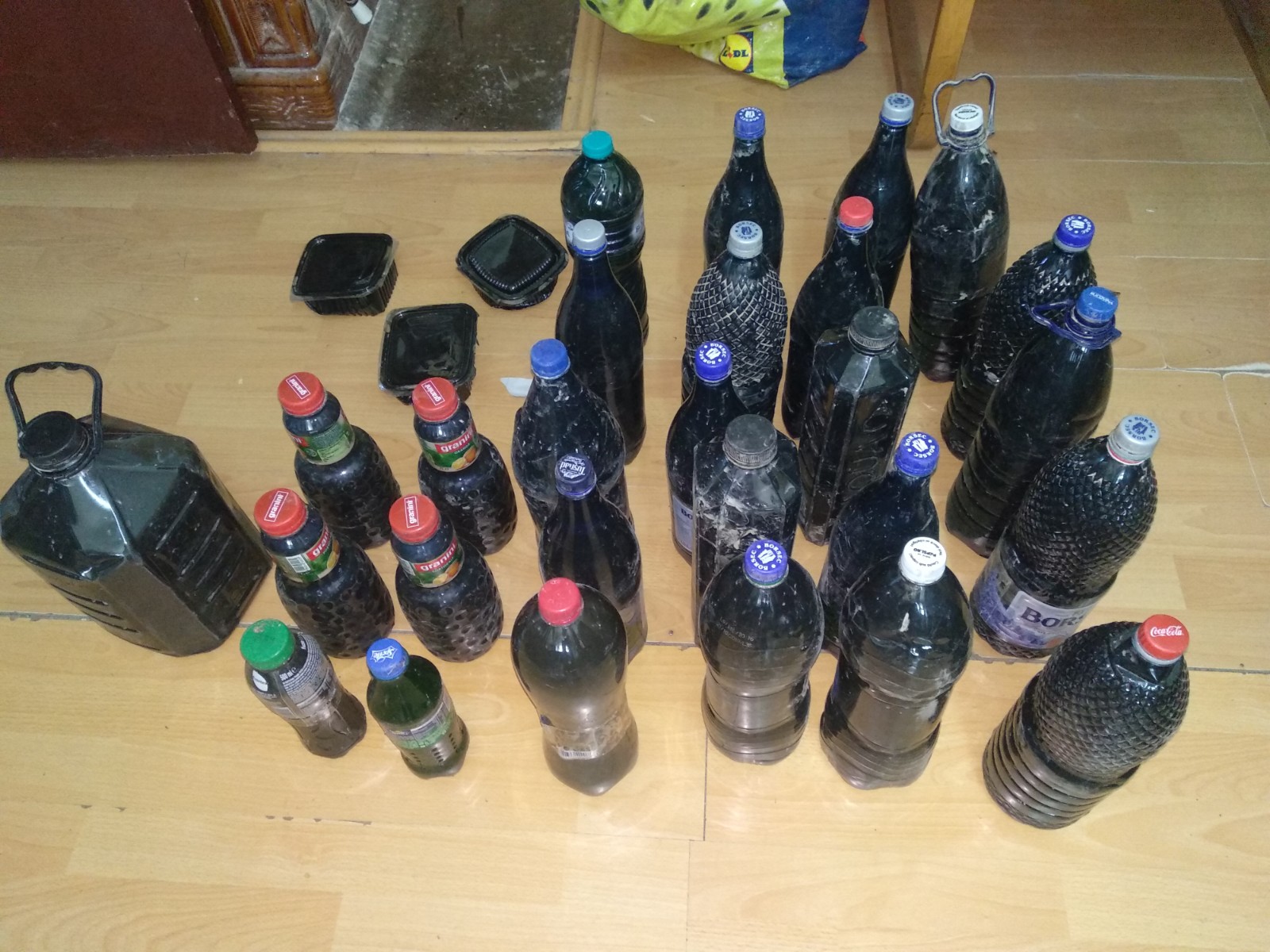 80 de kilograme de nămol confiscat de polițiști de la vânzători ambulanți din Techirghiol