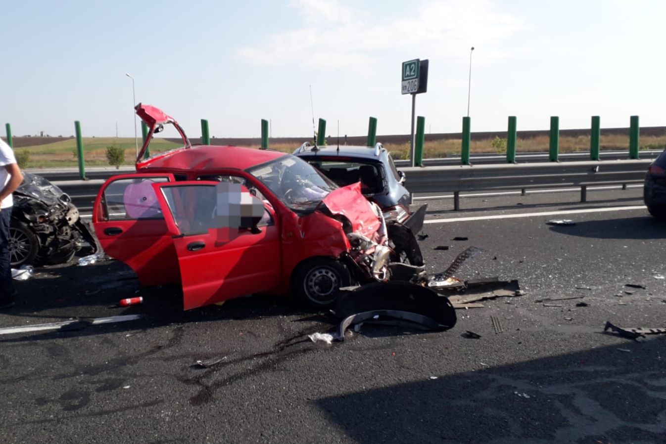Accident grav pe A2, sensul spre Constanța, în zona Valu lui Traian. Trei autoturisme implicate și patru persoane sunt rănite