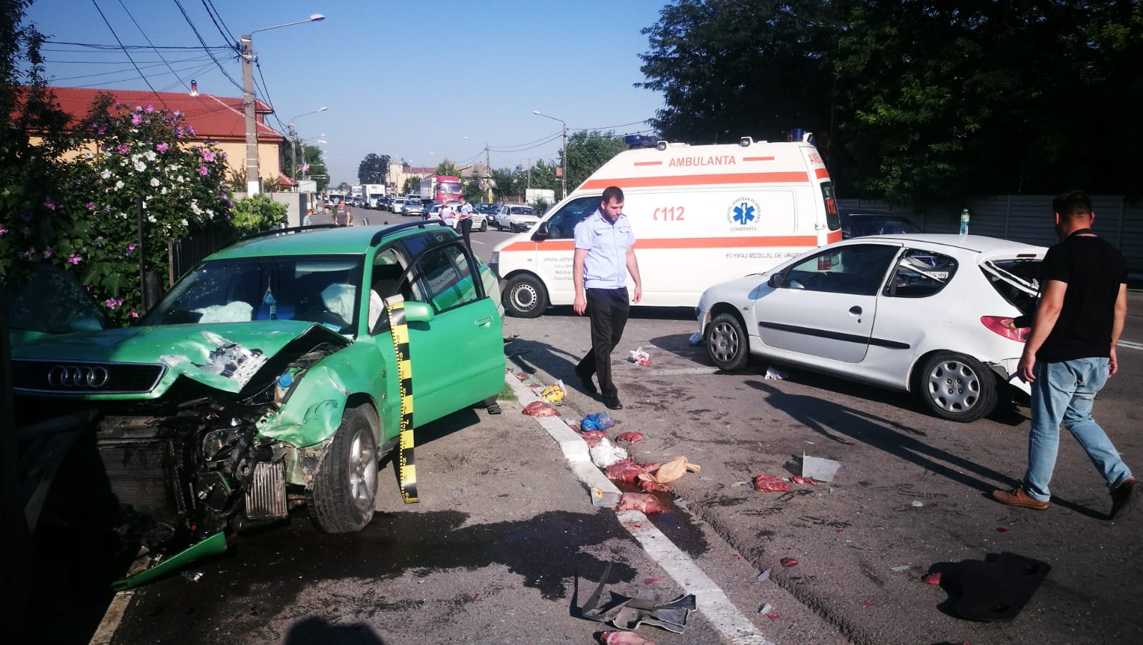 (Foto) Accident cu o victimă la intrare în Valu lui Traian. Cum s-a produs impactul
