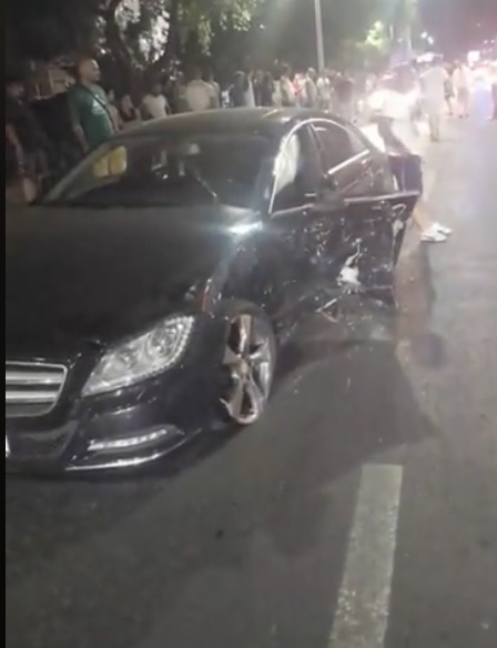 (Video) Accident cu 3 mașini la intrare în Mamaia. Șoferul care a provocat accidentul, încătușat