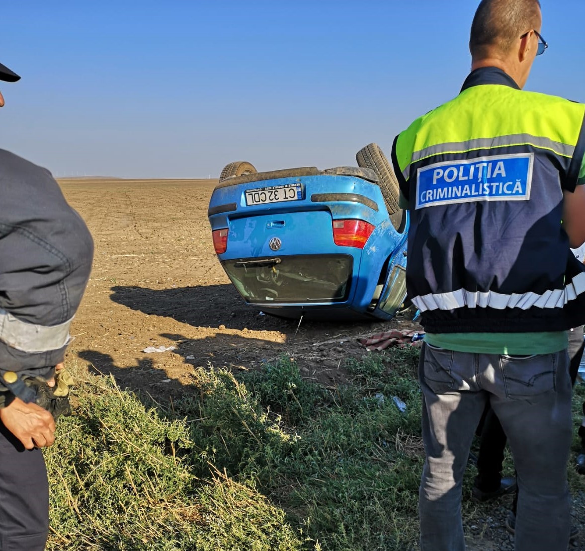Un autoturism s-a răsturnat pe câmp, în zona Gura Dobrogei. Un copil de 5 ani, rănit