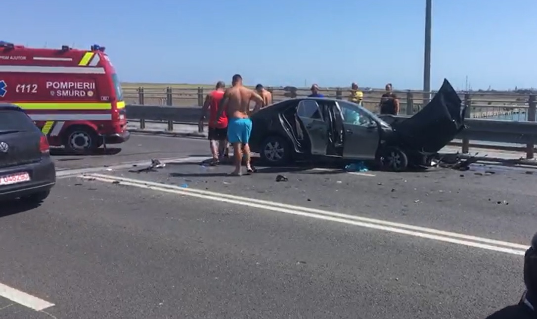 Accident cu patru victime între trei maşini, pe Podul de la Agigea