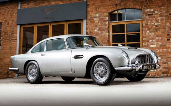 Cu ce sumă a fost vândută maşina Aston Martin DB5, din filmele cu James Bond