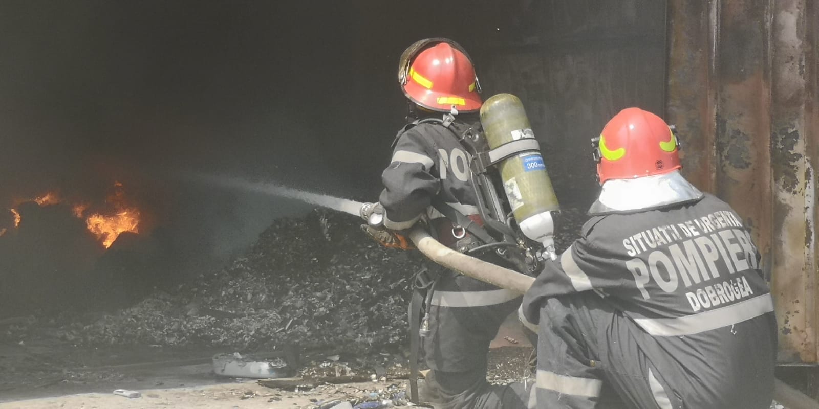 Arde o casă din Cuza Vodă. Un copil de 4 ani, transportat la Spitalul Municipal Medgidia