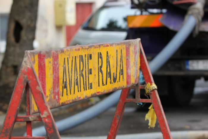 Atenție șoferi! Trafic blocat parțial pe strada Mihai Viteazu din cauza unei avarii RAJA
