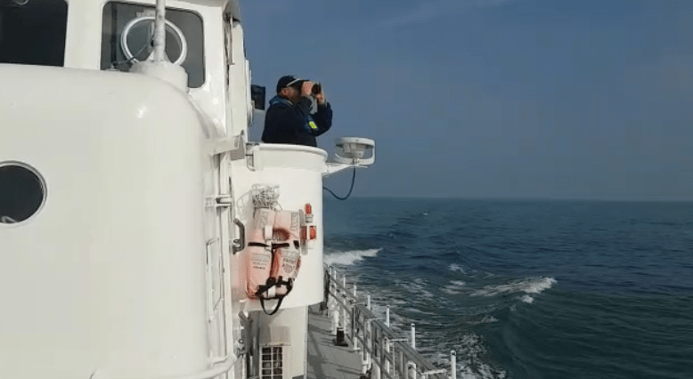 Velierul olandez, rătăcit în Marea Neagră, a fost găsit. Singura persoană aflată la bord a cerut să-şi continue croaziera