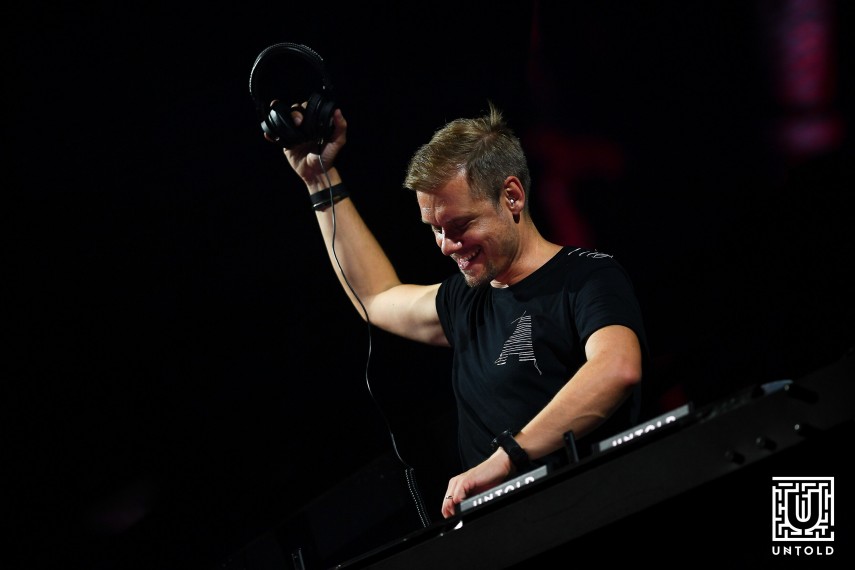 Live-ul lui Armin van Buuren de la Untold ocupă prima poziție în top Billboard