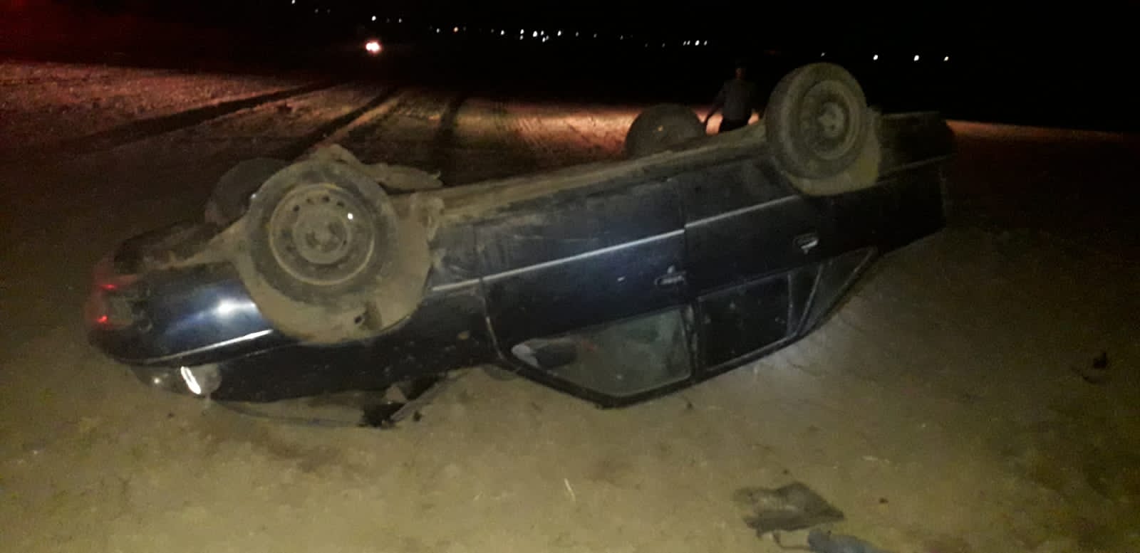O mamă a trei copiii s-a urcat băută la volan, fără să-și pună copiii în scaune speciale și s-a răsturnat cu mașina seara trecută