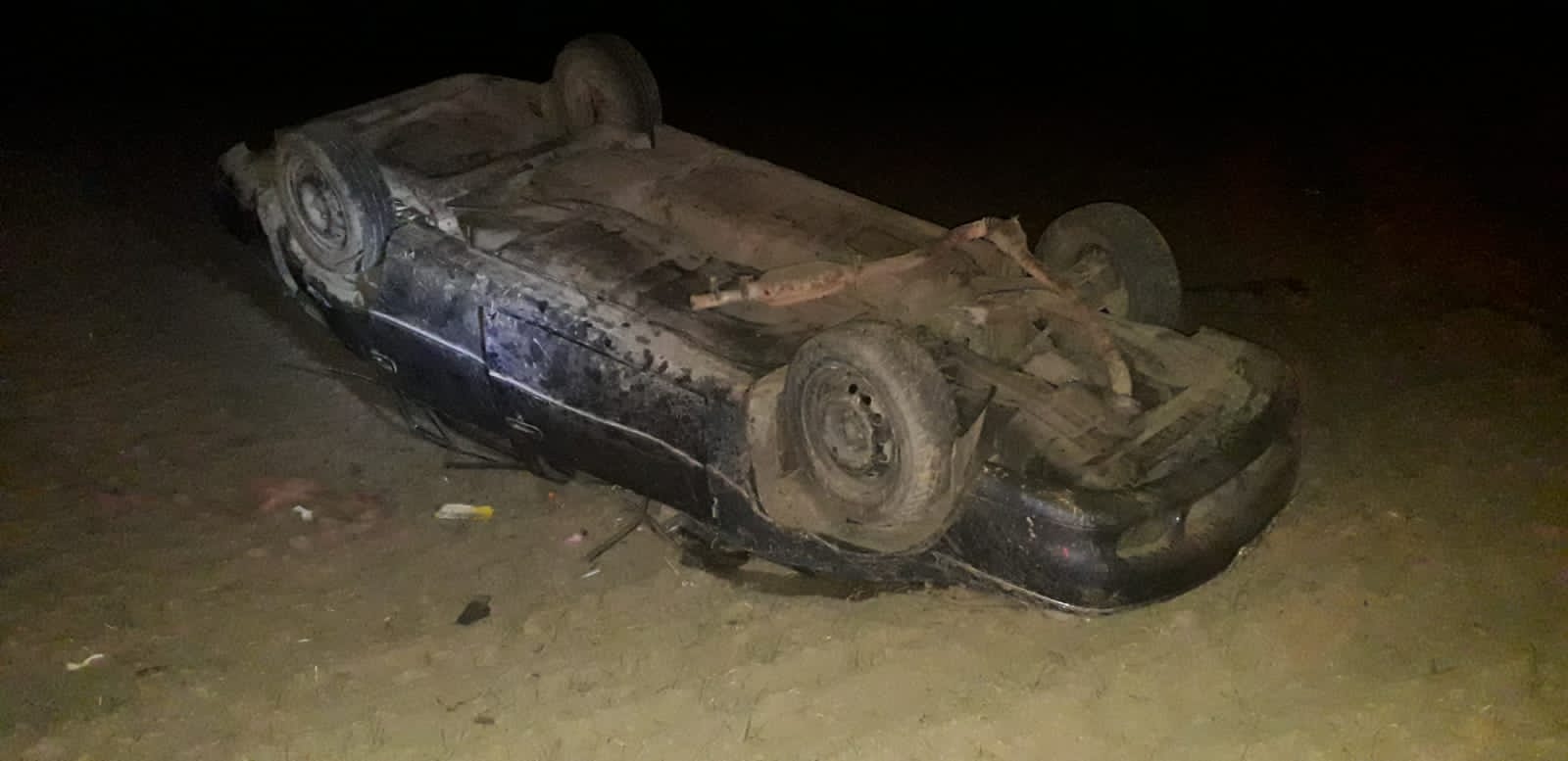 Doi copii și o femeie, răniți după ce mașina în care erau s-a răsturnat la intrare în Adamclisi