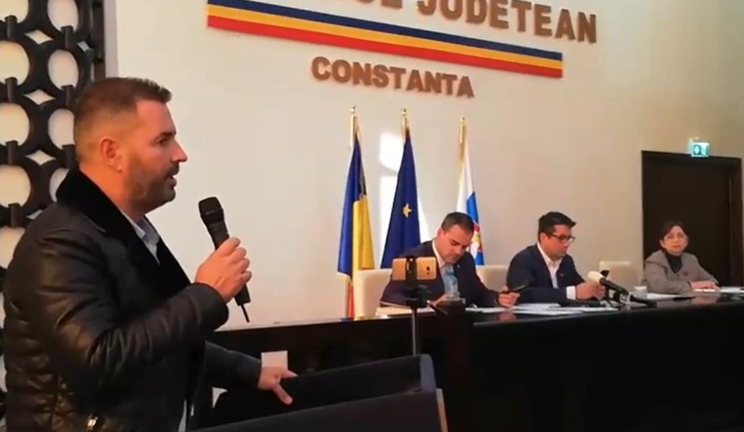 PUZ-ul din Faleză Nord a creat din nou scandal. Primarul Decebal Făgădău: "Eu plătesc ca să vă apăr drepturile. Eu trebuie să acționez responsabil, conform actelor! Nu am ținut partea nimănui!"