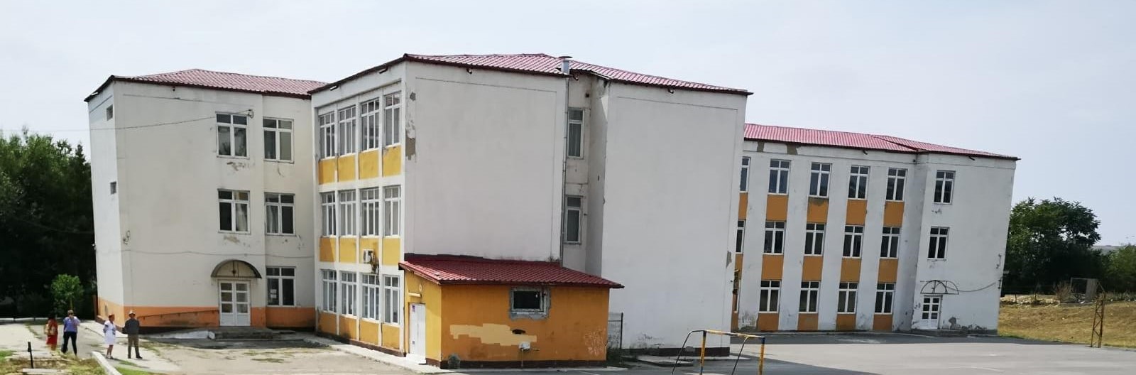 Anchetă la Școala "I.L. Caragiale" din Medgidia. Paznicul avea comportament nepotrivit cu elevele