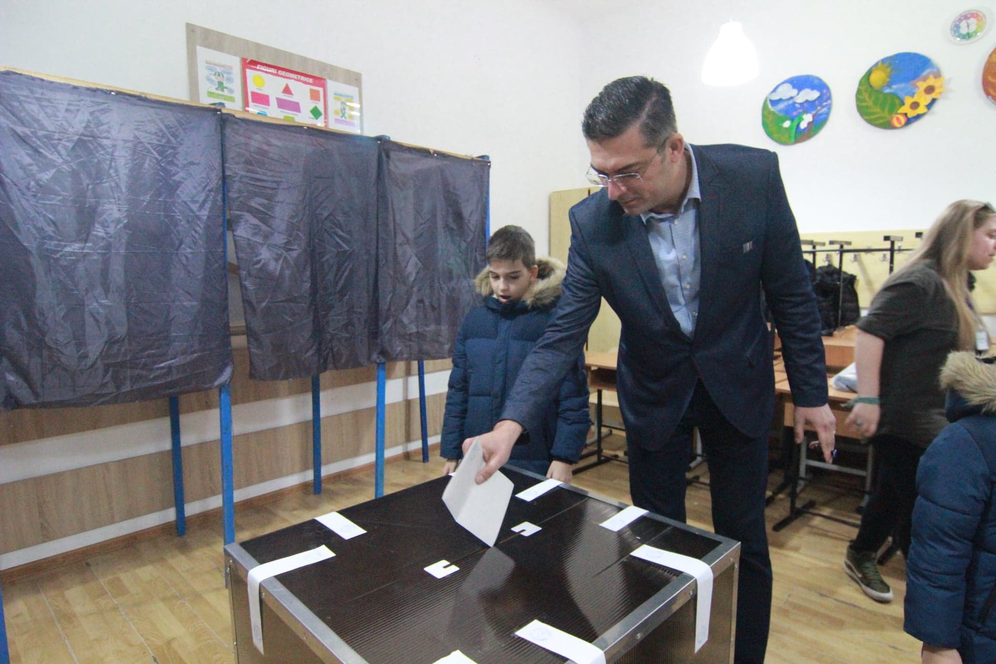 (Video) Șeful CJC, Horia Țuțuianu, a votat, alături de familie, pentru un președinte care să unească