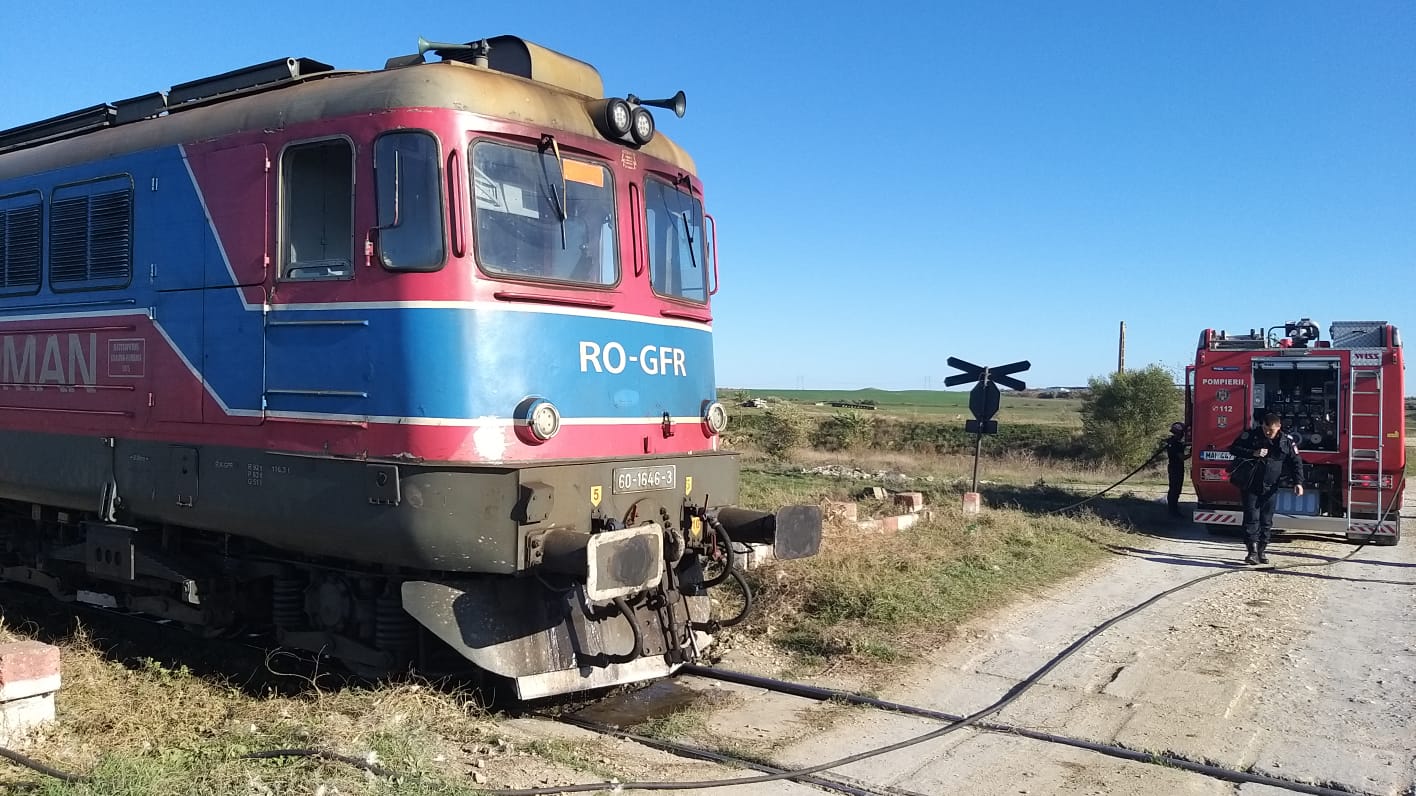 (Foto/Video) Incendiu la o locomotivă de marfă între Halta Dorobanțu și Nazarcea
