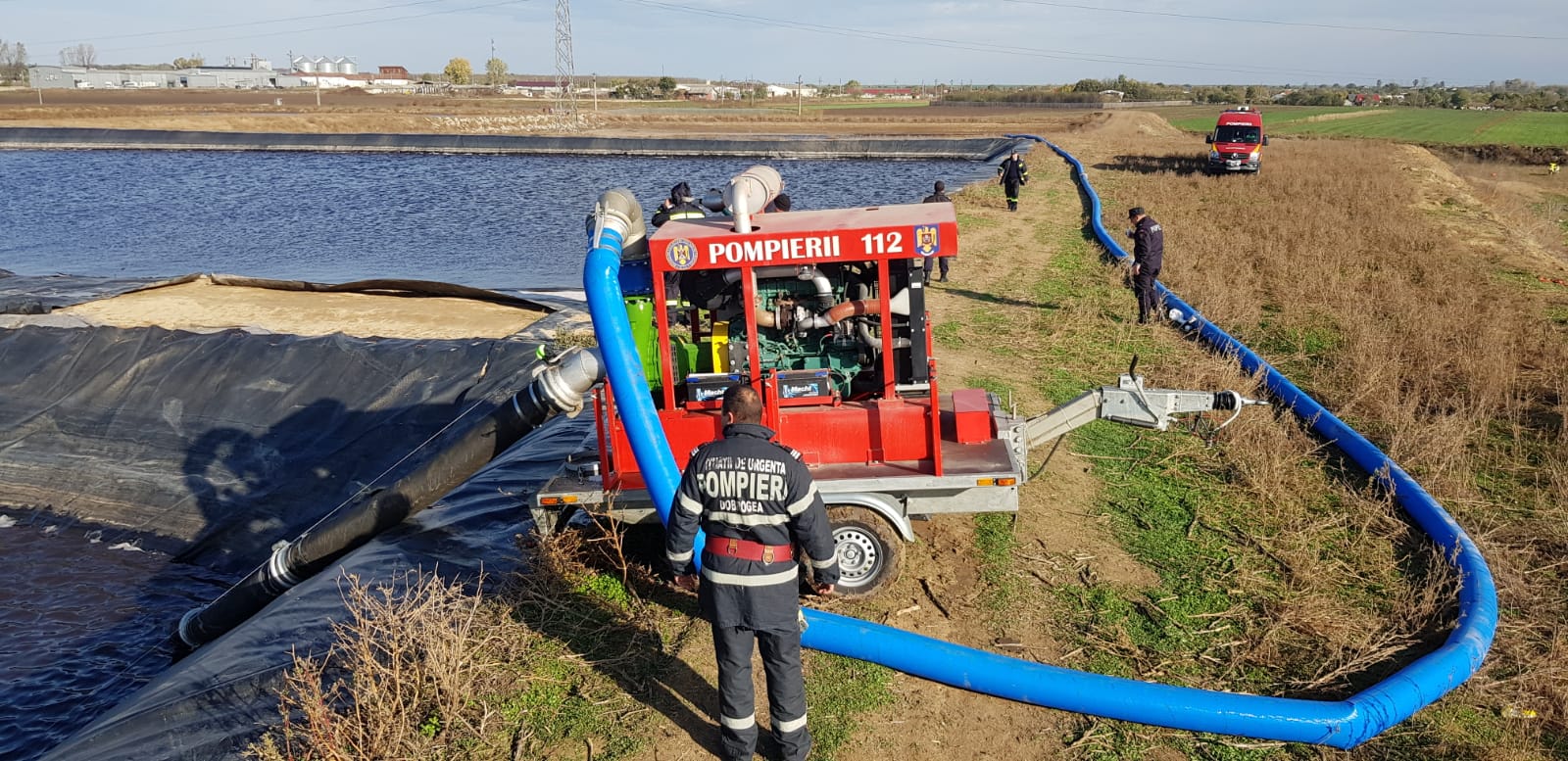 Continuă căutările disperate ale copilului dispărut în week-end. Se seacă fosele de dejecții din zona Pecineaga