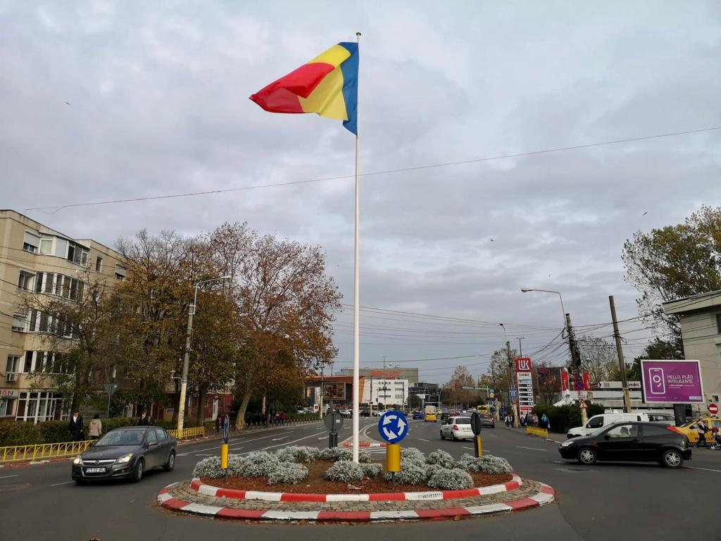 În mai multe intersecții din Constanța se va monta Tricolorul României