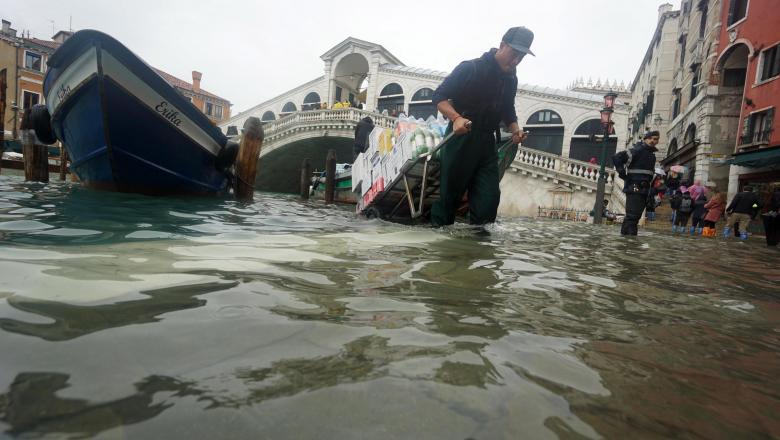 O nouă maree amenință Veneția