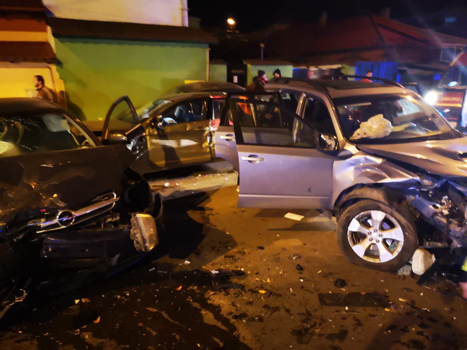 (Foto) Cum au reușit 4 femei să-și facă praf mașinile într-un accident în Constanța