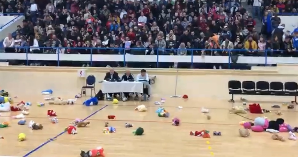 (Video) Suporterii CS Medgidia s-au alăturat campaniei "O Jucărie Înseamnă Un Zâmbet"