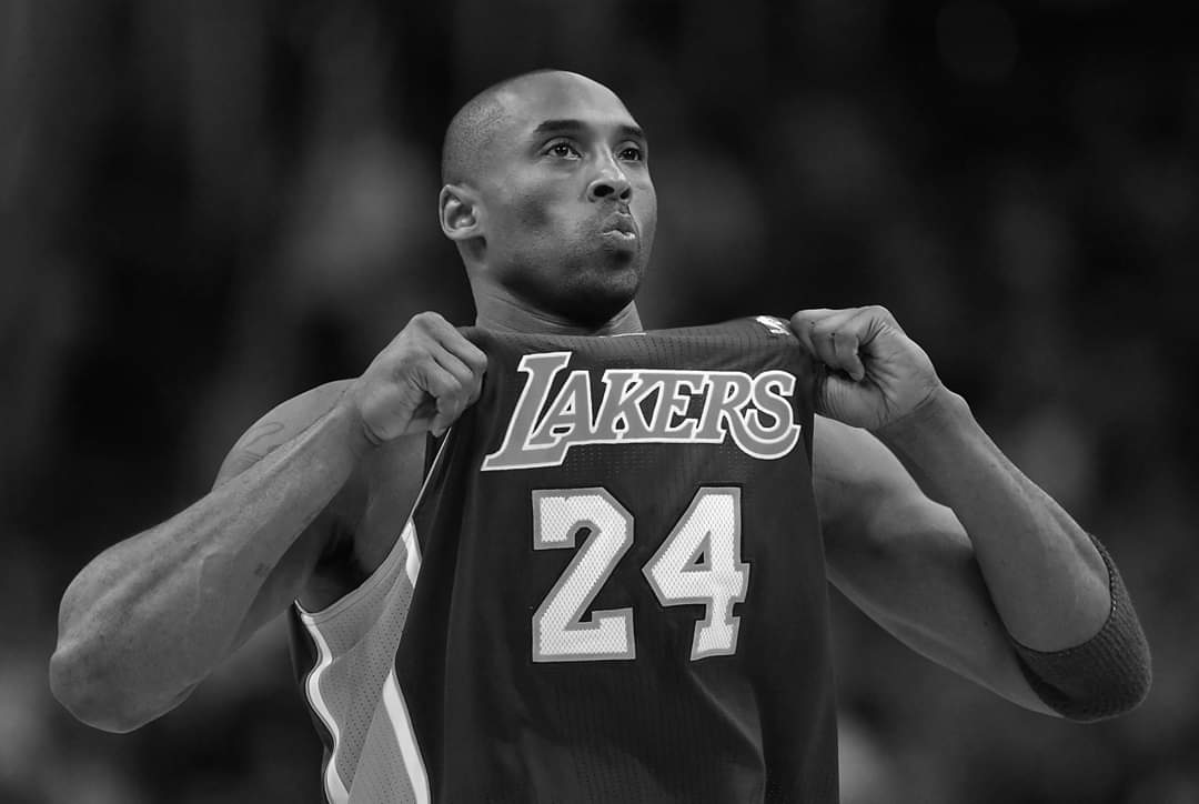 Legenda baschetului mondial, Kobe Bryant, a murit într-un accident de elicopter. Era împreună cu fiica sa
