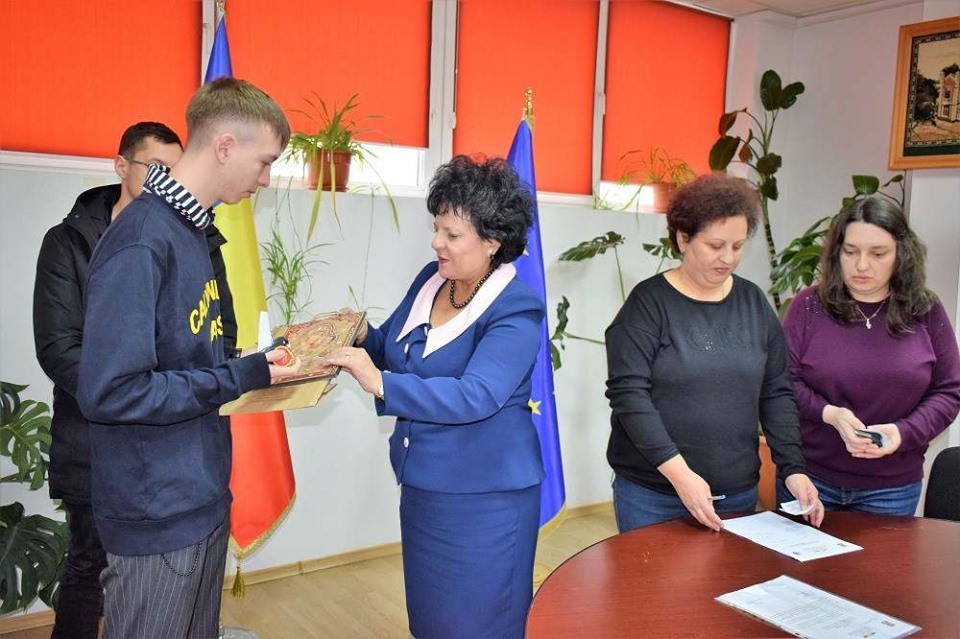 Primarul comunei Cumpana a înmânat cheile a cinci apartamente ANL