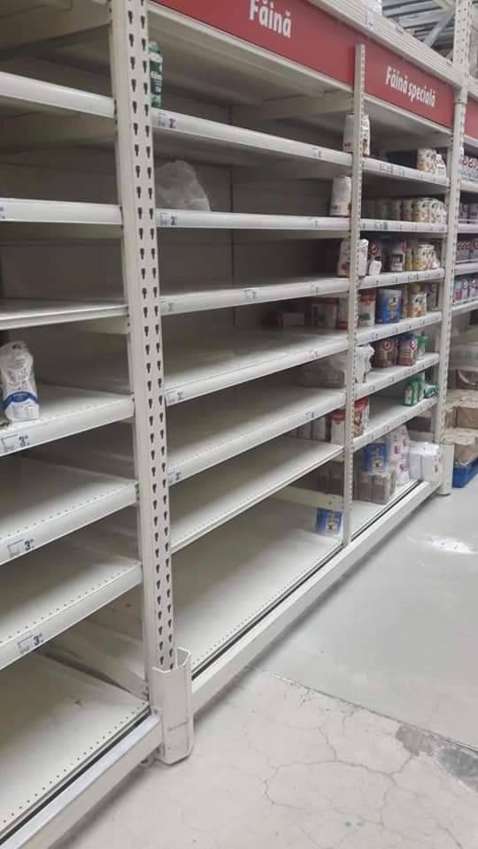 De spaima coronavirusului constănțenii au început să golească rafturile marilor magazine