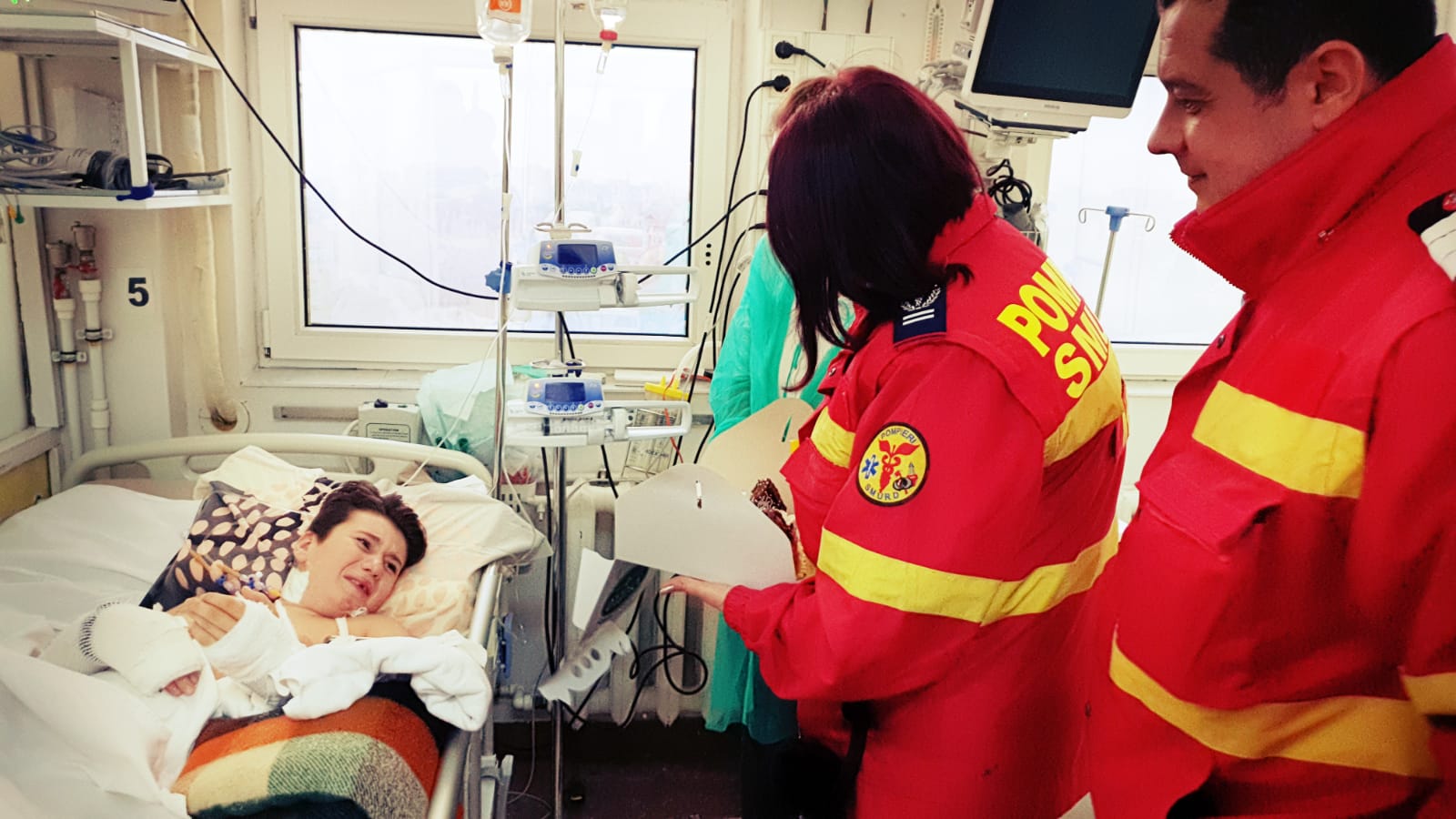 Salvatorii ISU Dobrogea l-au vizitat pe elevul care a vrut să se omoare, aruncându-se de la etajul şcolii din Constanța