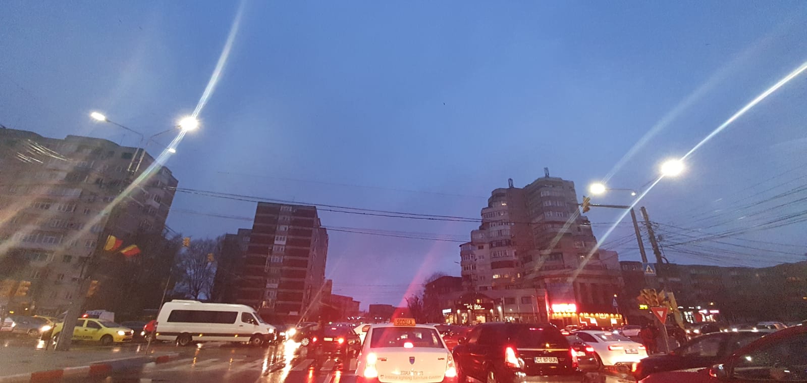 (Video) Trafic paralizat în zona Casei de Cultură din Constanța. Blocaj cu sute de mașini. Semafoarele nu merg