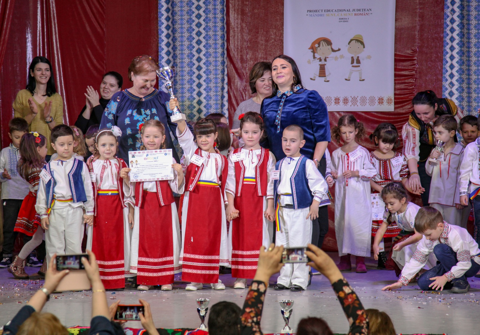 (Foto) Prima ediție a Proiectului educațional județean "Mândru sunt, că sunt român!" a avut loc la Ovidiu