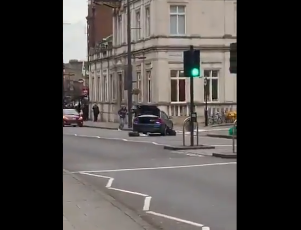 (Video) Atac terorist la Londra. Mai multe persoane au fost înjunghiate