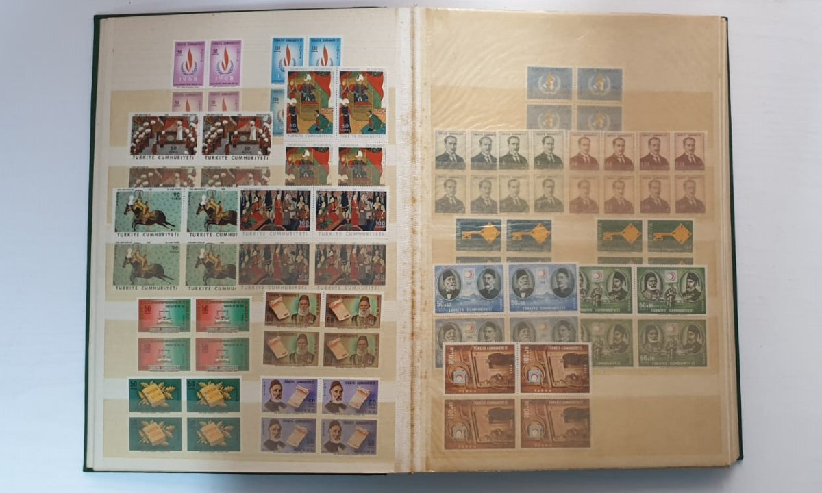 Clasoare cu timbre fără documente, descoperite la Vama Negru Vodă