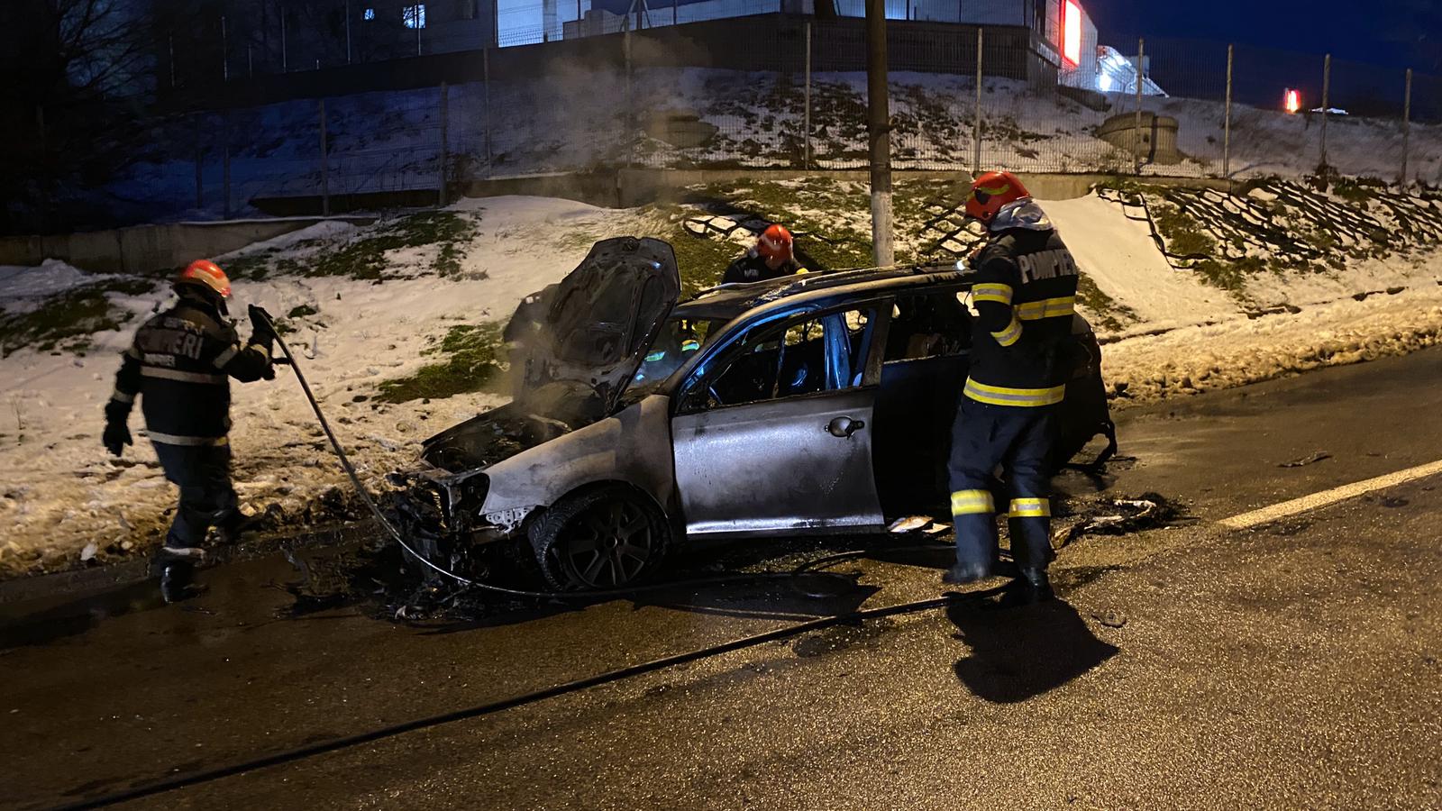(Foto/Video) O mașină s-a făcut scrum la Medgidia