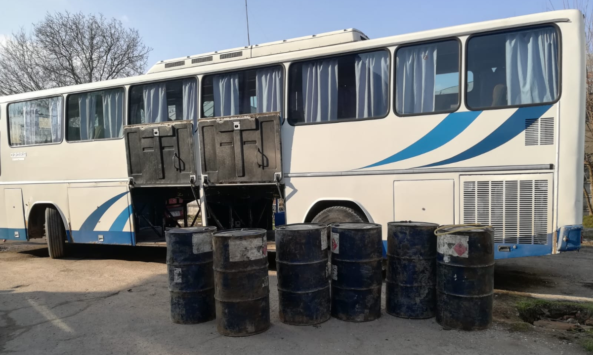 Butoie cu motorină fără documente legale, confiscate la Băneasa