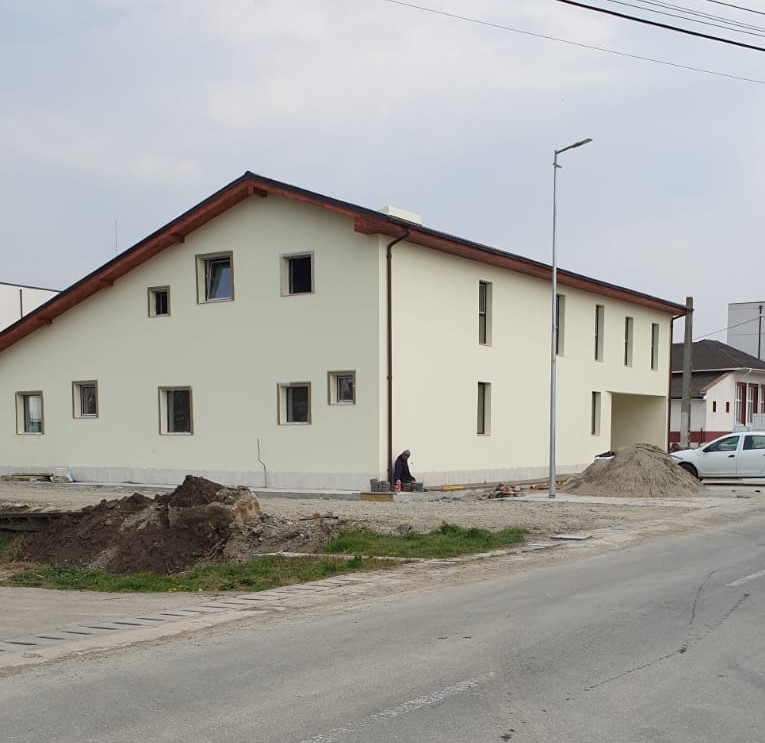 (Foto) Ritm accelerat de lucru la grădinița cu program prelungit din Mihail Kogălniceanu care va fi dată în folosință în toamnă