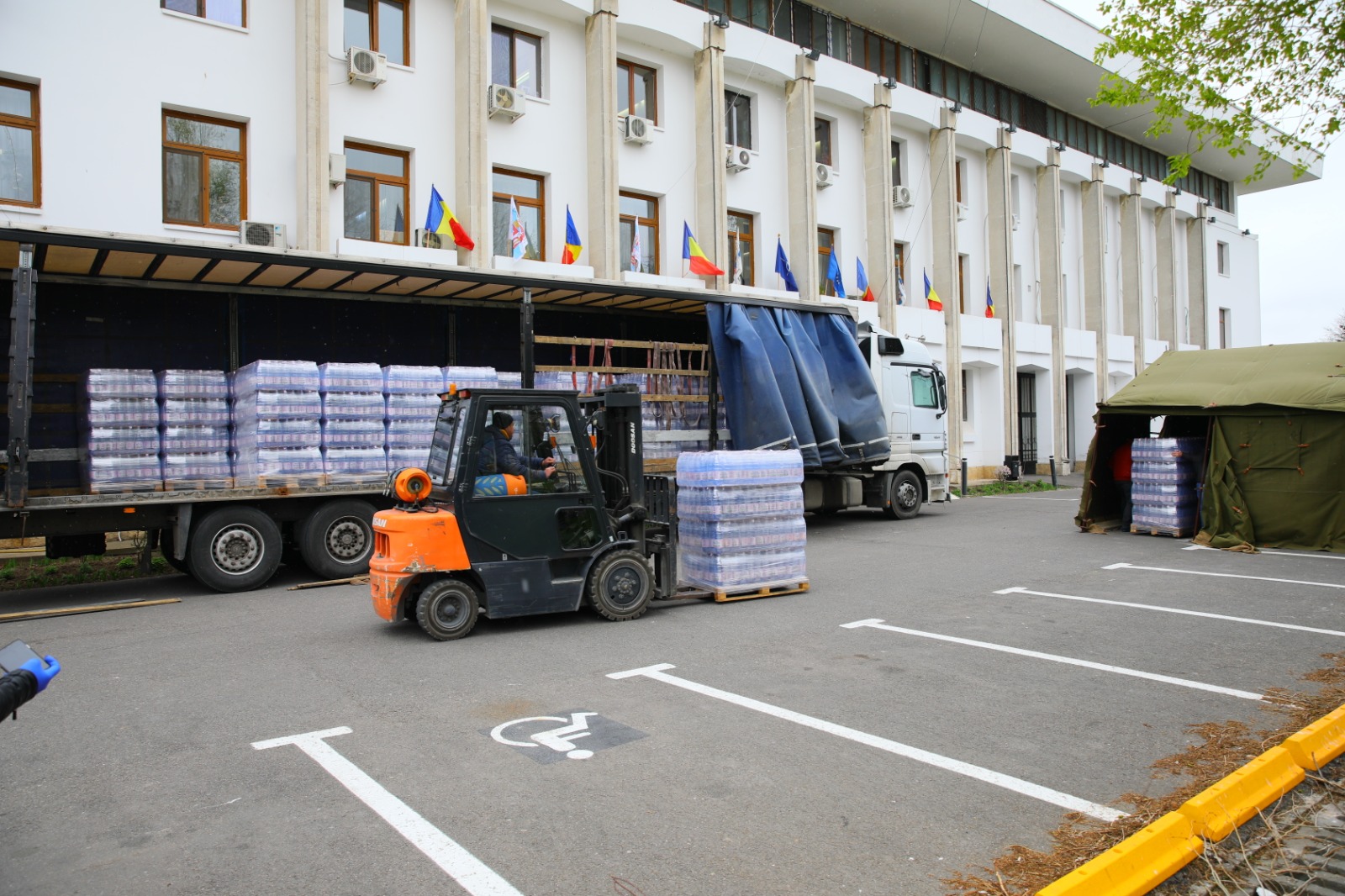 Donațiile pentru Spitalul Clinic de Boli Infecțioase pot fi aduse la cortul aplasat în fața Primăriei Constanța