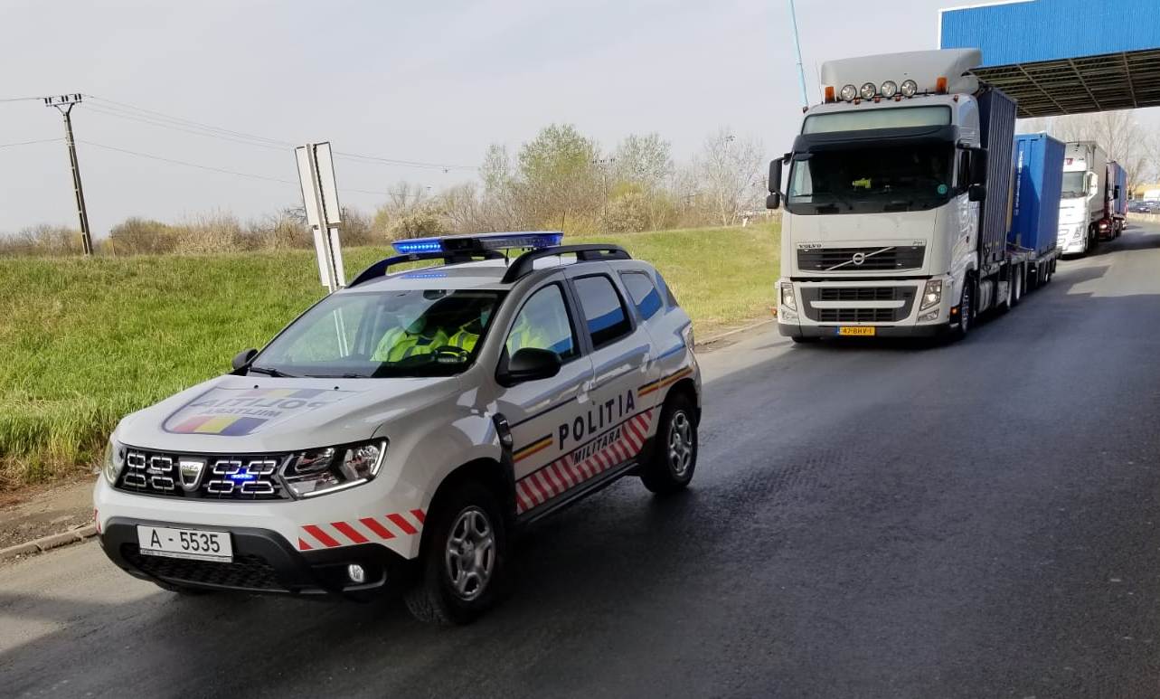 Convoiul care transportă Spitalul Modular de Izolare și Tratament, parte a Spitalului Militar de Urgență din Constanța, a intrat în țară
