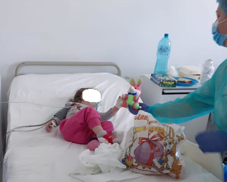 Voluntarii Asociației „Suflete Deschise” au oferit cadouri copiilor internați în Spitalul Clinic Județean de Urgență Constanța