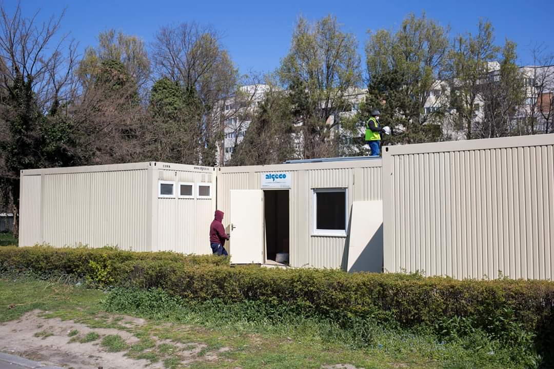 (Foto/Video) Au fost date în folosință containerele modulare sanitare de la Spitalul Județean. Președintele CJC, Horia Țuțuianu: „Vom testa tot personalul medical!”