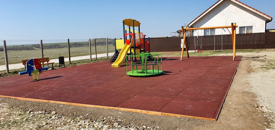 Se amenajează trei noi locuri de joacă în Cumpăna
