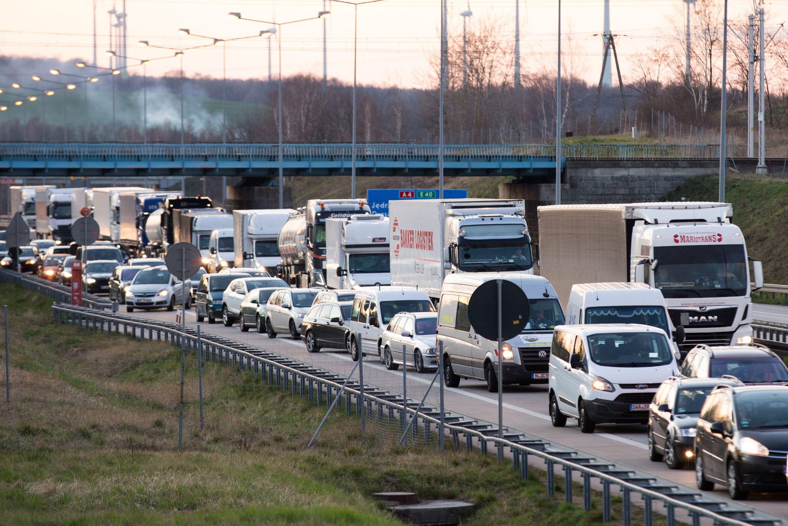 200.000 de români sunt aşteptaţi să intre în ţară în următoarele două săptămâni