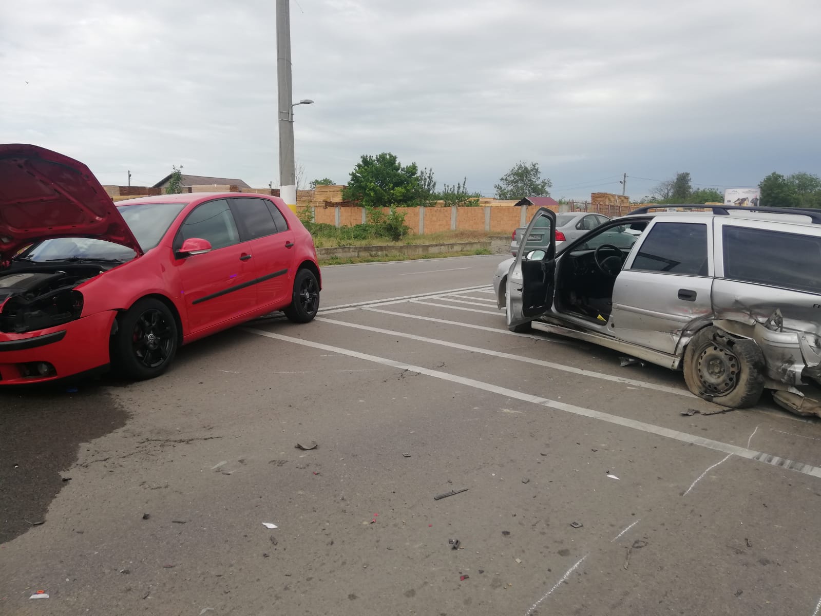 Accident la intrare în Valu lui Traian. Un autoturism a întors pe linia dublă continuă