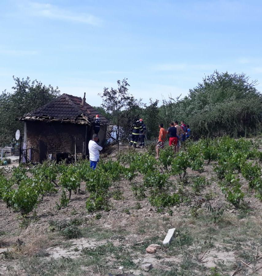 Fetiță de 4 ani, carbonizată în urma unui incendiu izbucnit într-o casă din Vlahii, comuna Aliman