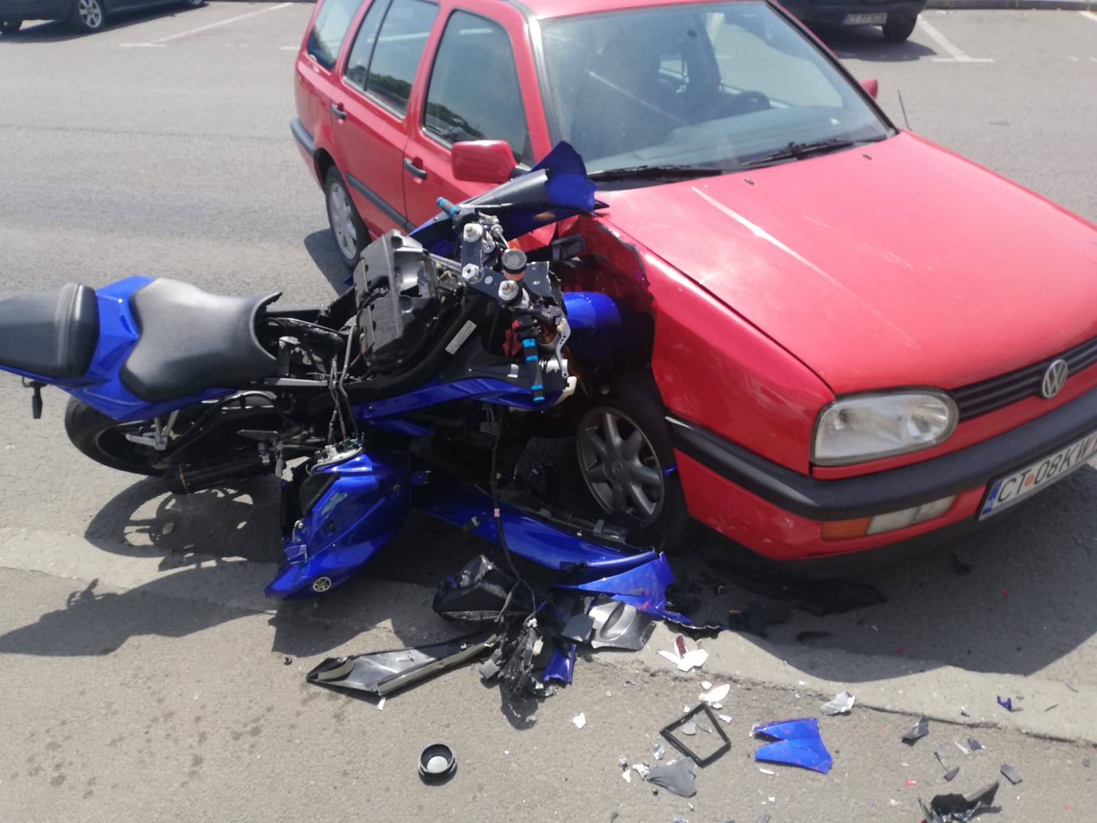 (Foto) Un motoclist din Constanța, la un pas să fie omorât de un șofer de 67 de ani