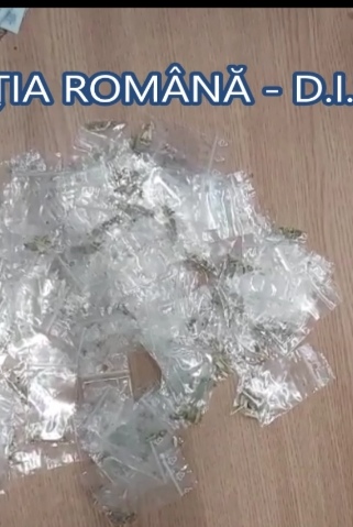 Prinderi în flagrant și percheziții domiciliare în Medgidia și Constanța într-un dosar privind traficul de droguri