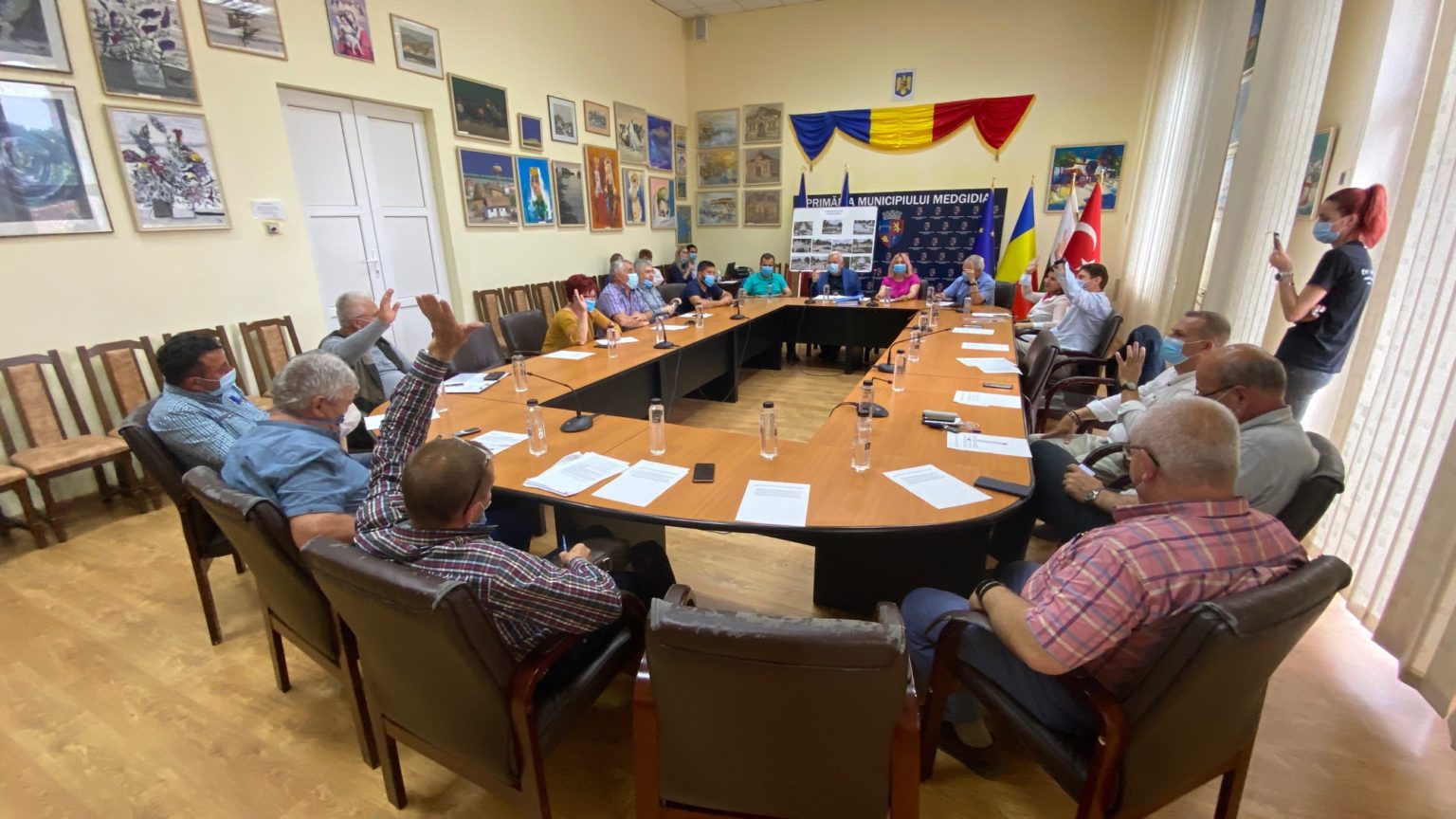 S-a votat: Elevii din Medgidia vor primi burse iar locuitorii vor beneficia de facilități fiscale la plata impozitelor și taxelor locale pentru 2020