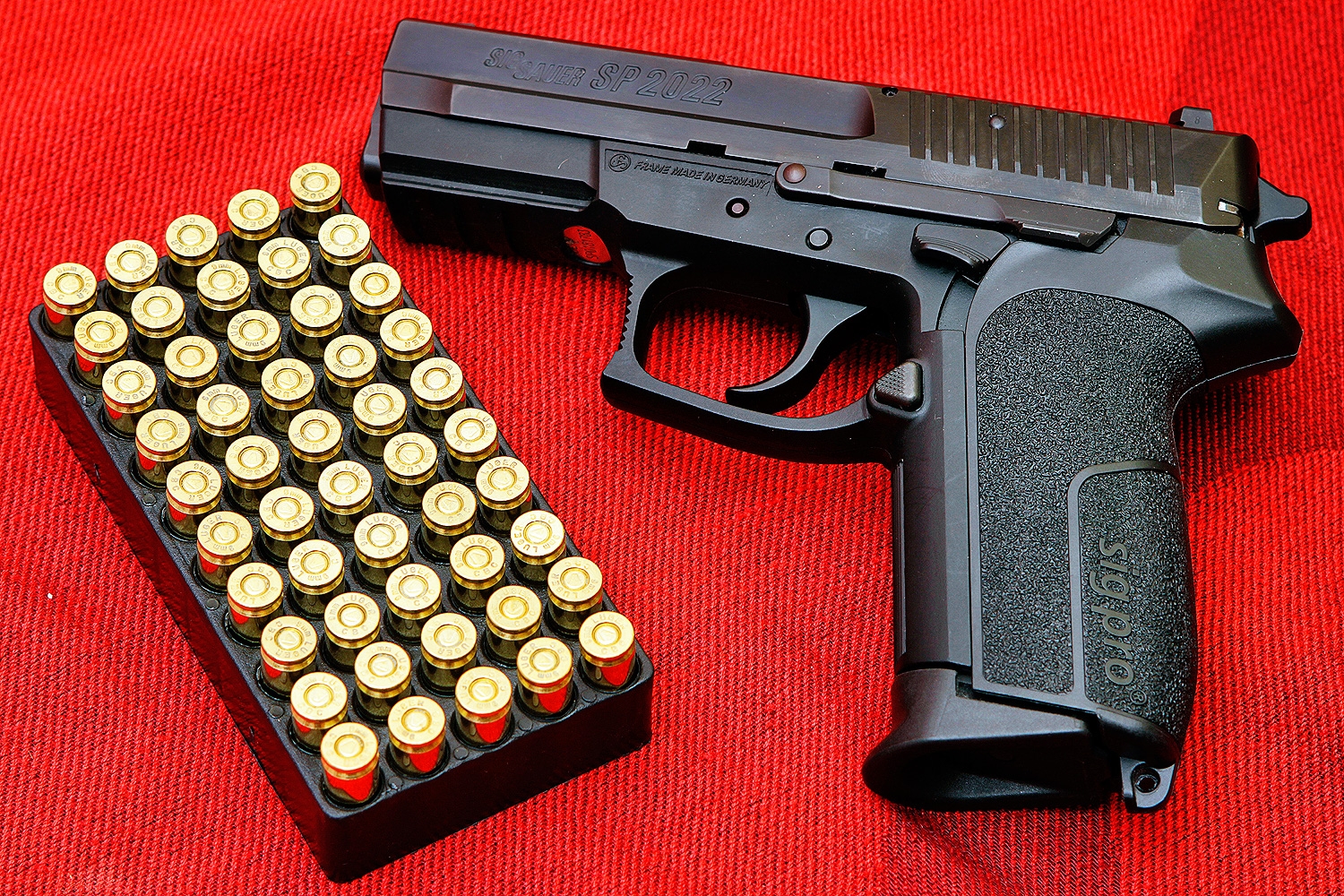 Poliția Română face o achiziție uriașă de arme. Și Jandarmeria s-a dotat cu 900 de pistoale