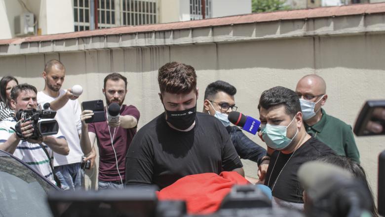 Ridicat cu mare zarvă pentru că a INSTIGAT la VIOL, vloggerul Colo a fost eliberat